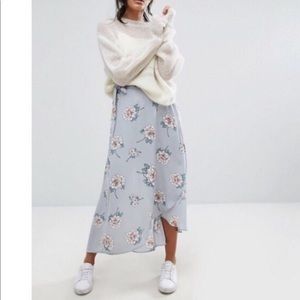 NEW J.O.A. Floral Wrap Style Midi Skirt Blue M